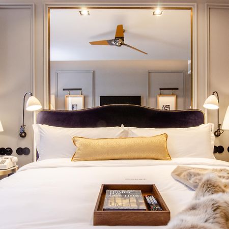 Browns Avenue Hotel Lisabona Exterior foto A bedroom at The Carlyle