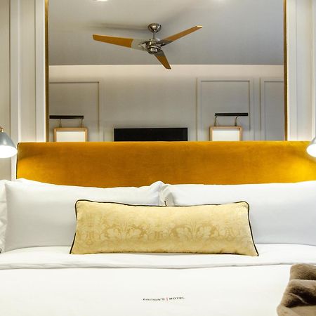 Browns Avenue Hotel Lisabona Exterior foto A bedroom at the hotel