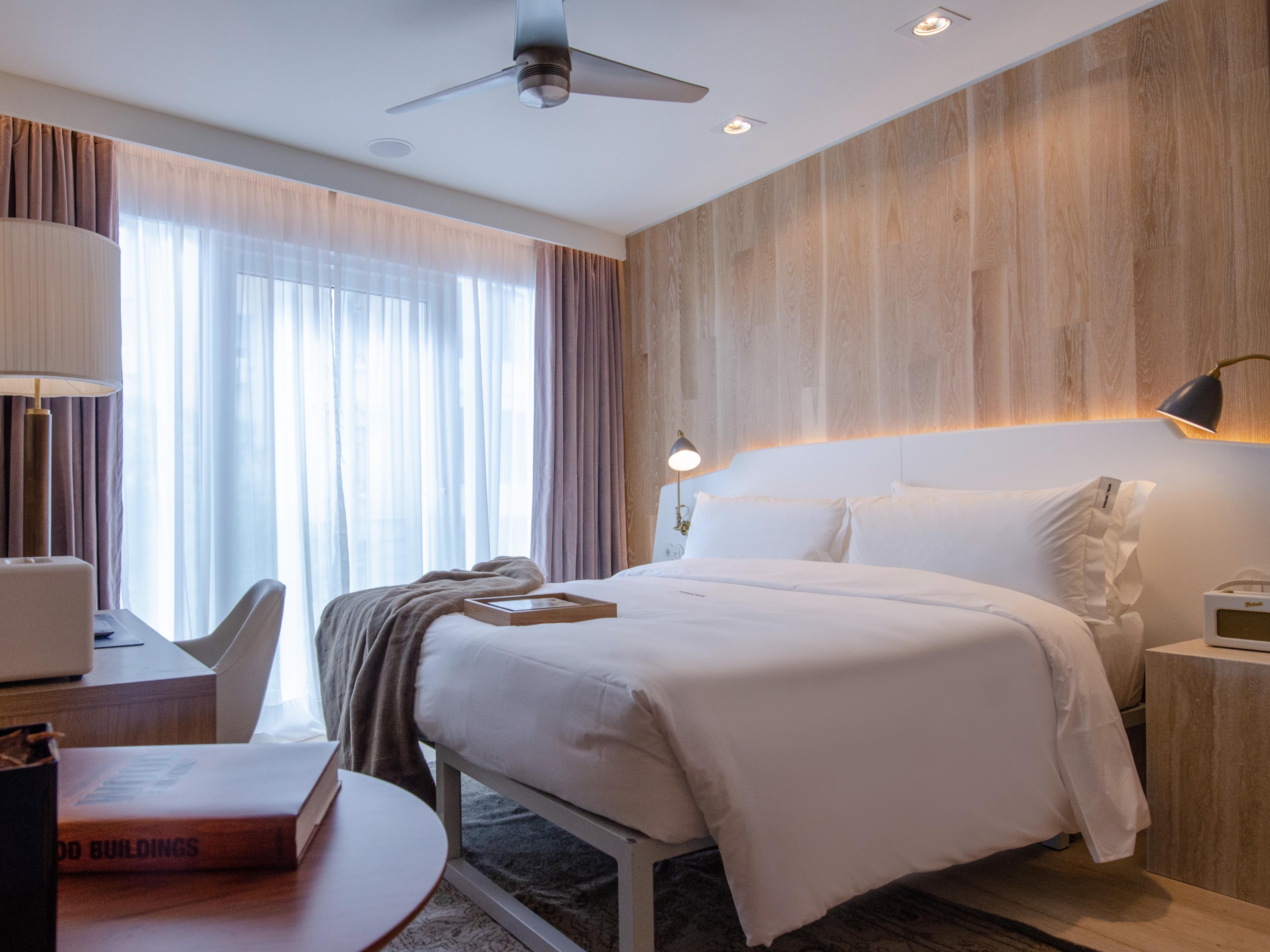 Browns Avenue Hotel Lisabona Exterior foto A bedroom at the hotel
