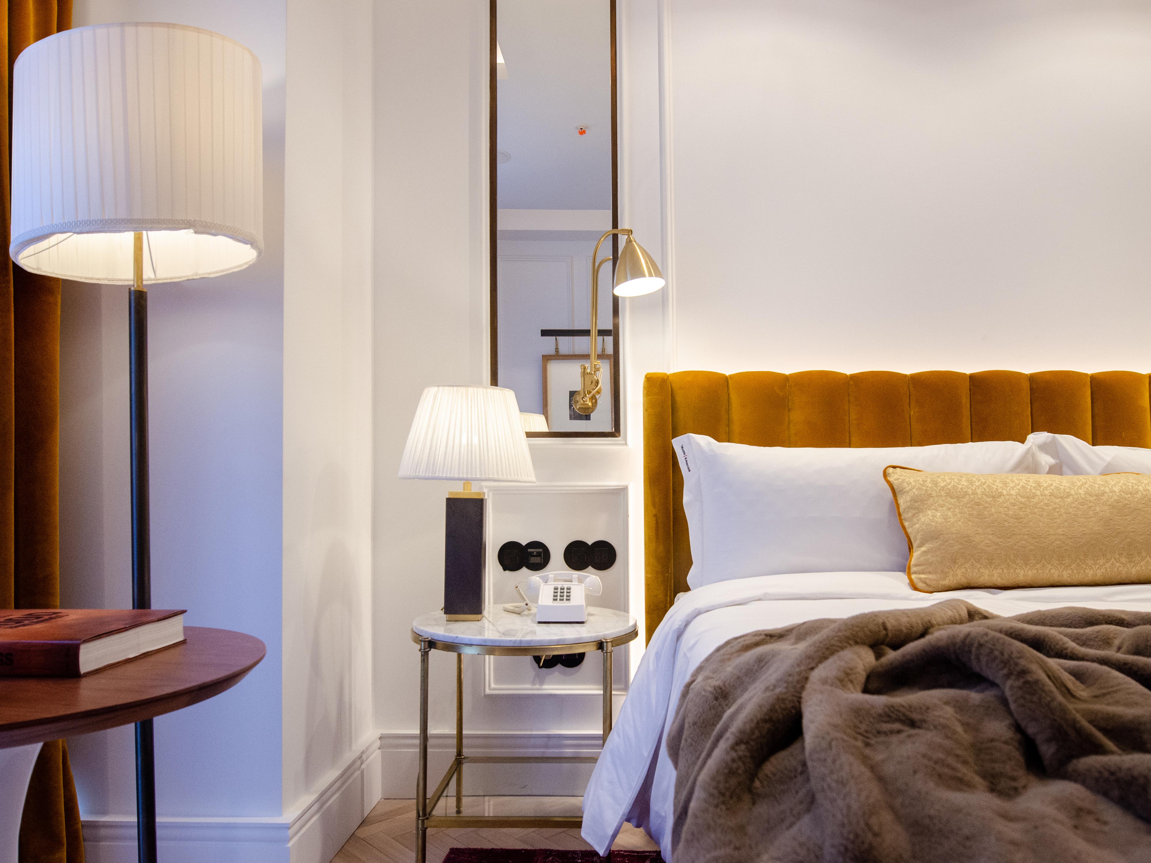 Browns Avenue Hotel Lisabona Exterior foto A bedroom at the hotel