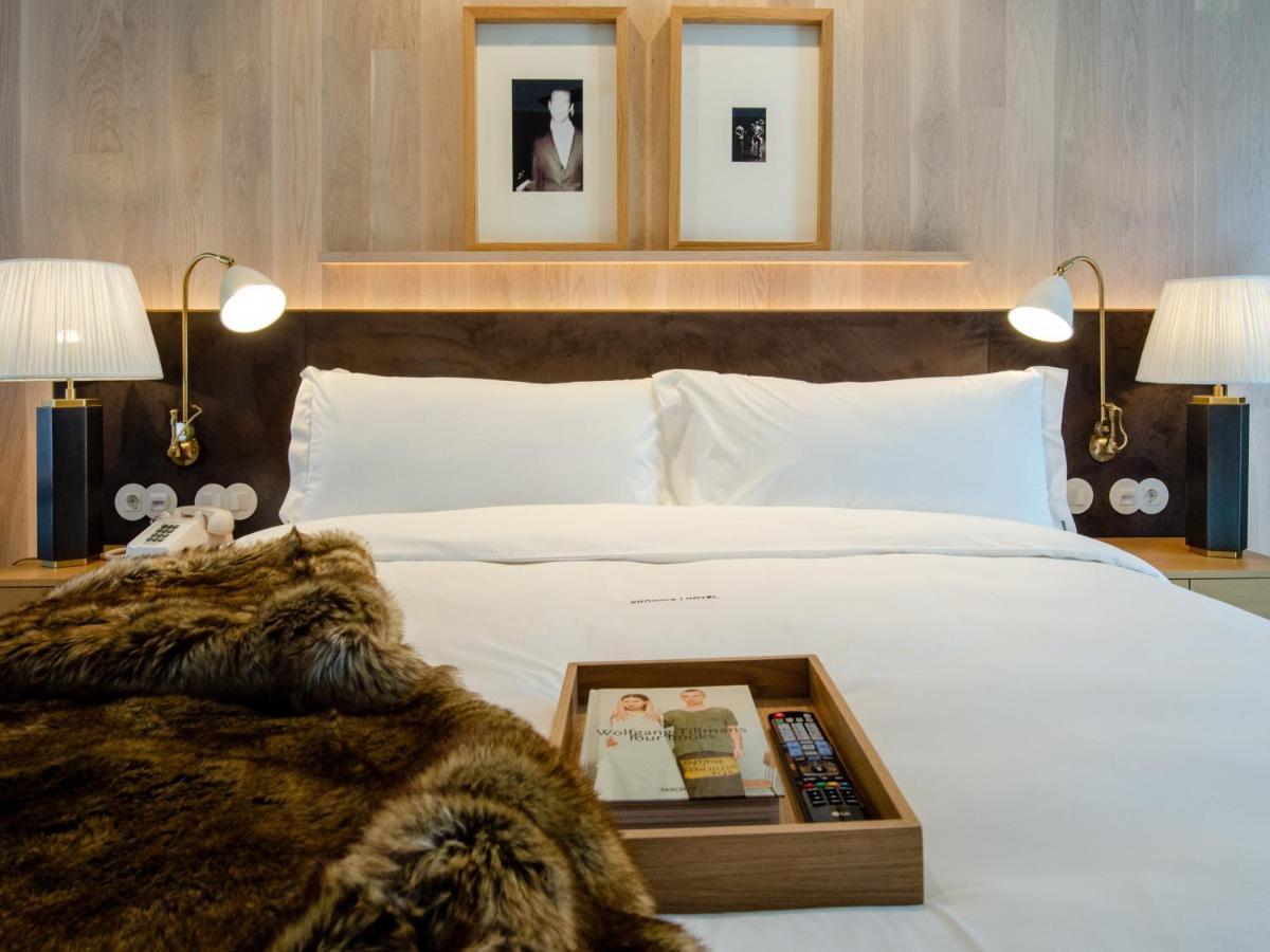 Browns Avenue Hotel Lisabona Exterior foto A bedroom at The Standard East Village