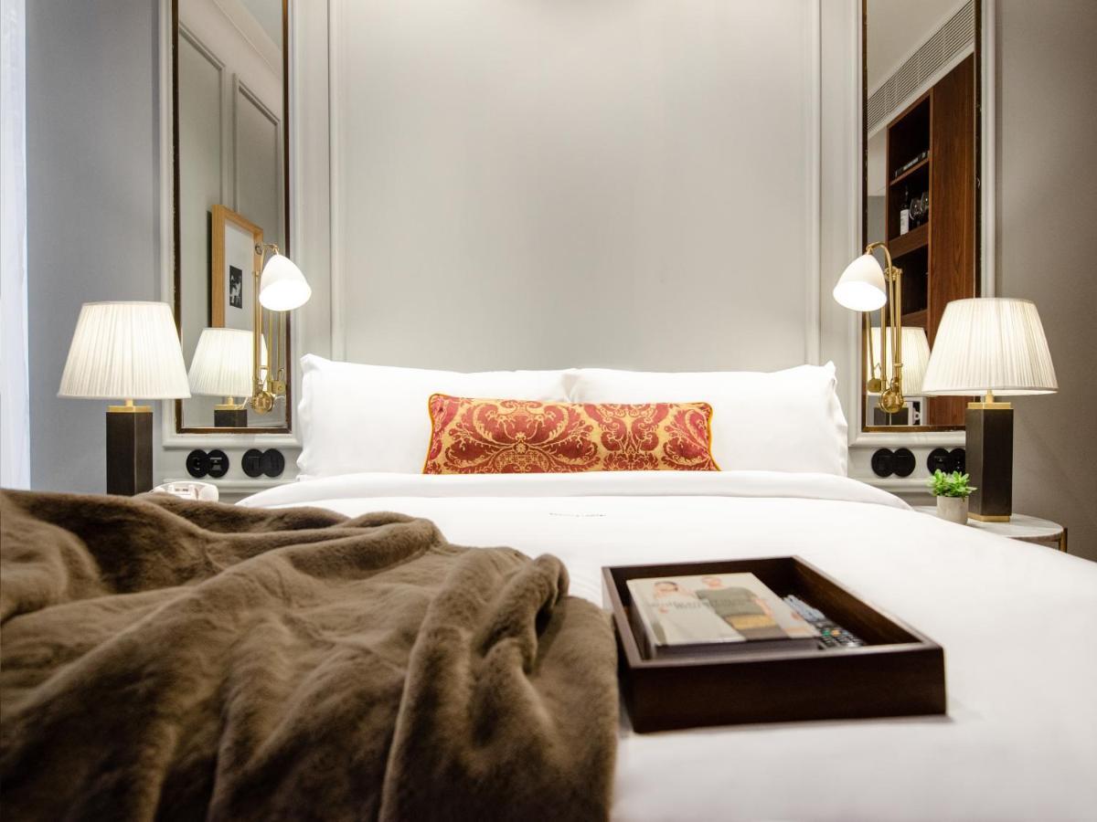 Browns Avenue Hotel Lisabona Exterior foto A bedroom at The Hari