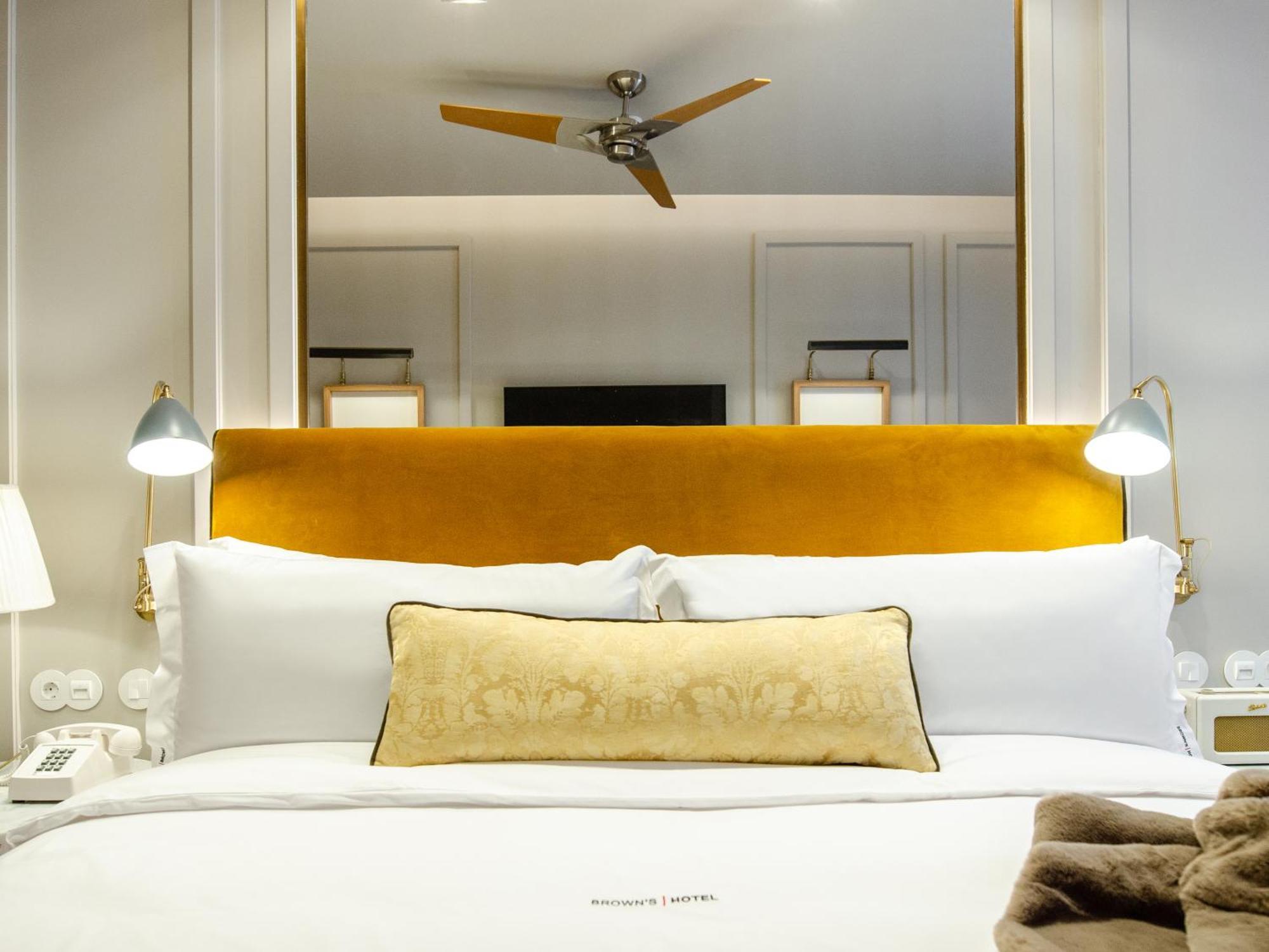 Browns Avenue Hotel Lisabona Exterior foto A bedroom at the hotel