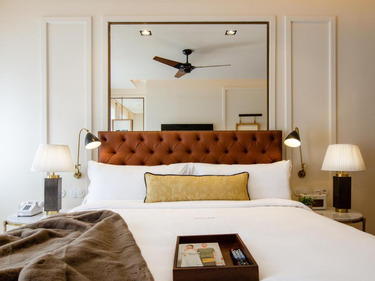 Browns Avenue Hotel Lisabona Exterior foto A bedroom at the hotel