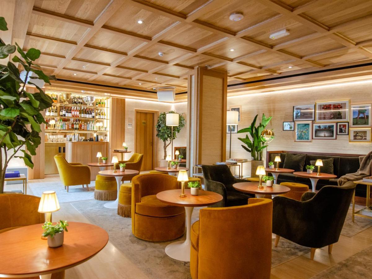 Browns Avenue Hotel Lisabona Exterior foto The Lounge at London Heathrow Airport